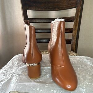 DKNY Crosbi ankle boot, Napa leather luggage. Size 8.